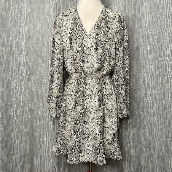Banana Republic snake print dress - Picture 2 of 6